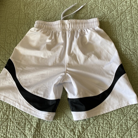 UNDER ARMOUR White/Black Boy Sport Shorts (No Size, See Pics.) ~6463-001 - Picture 2 of 8